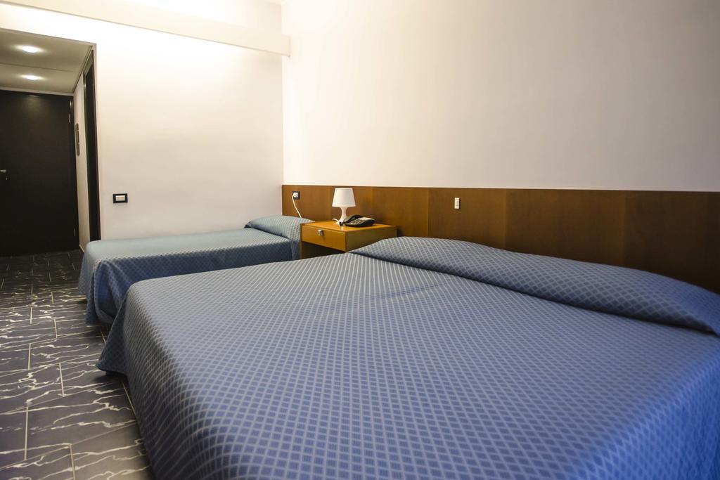 Grand Hotel Helios Tarquinia Bilik gambar